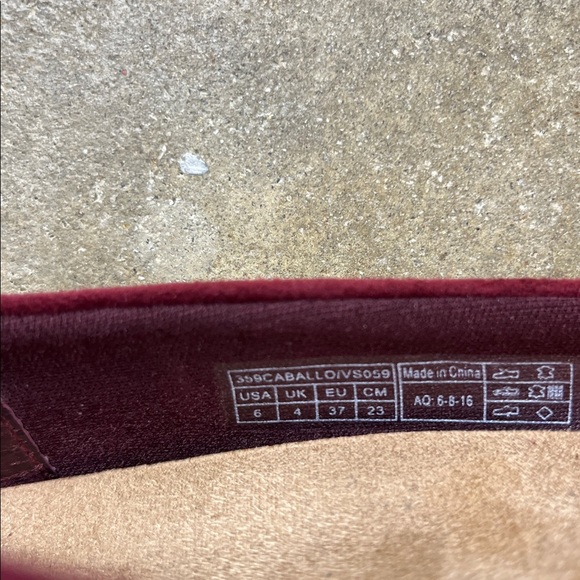 Vionic Caballo Burgundy/wine Pointed Toe Flats
Size: 6 - Picture 10 of 10